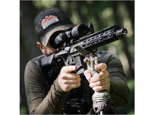 Celownik noktowizyjny noktowizor HIKMICRO Alpex 4K Lite z uchwytem pod IR - Zdjęcie